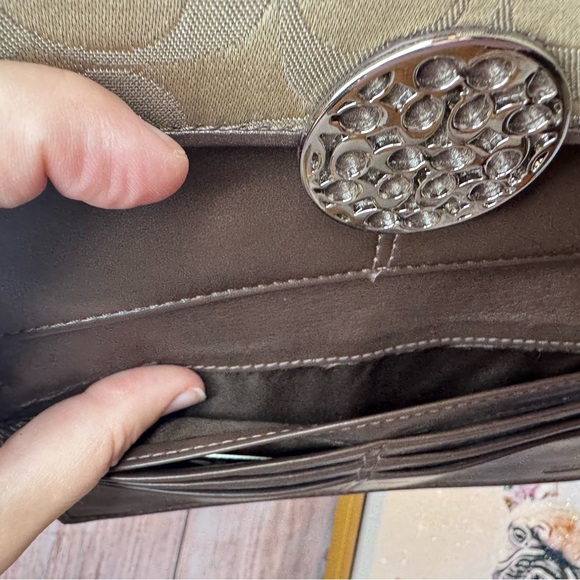 COACH Gold and Brown trifold long Wallet leather interior - EUC - Picture 16 of 17